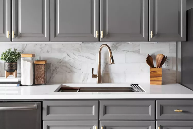 how to clean kitchen faucet head
