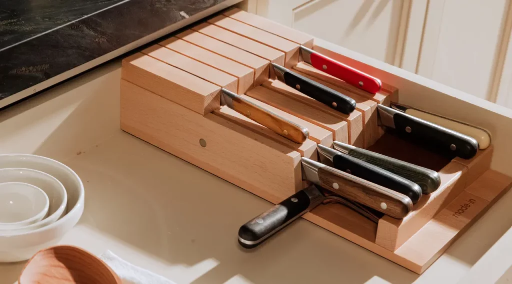 In-drawer knife organizer