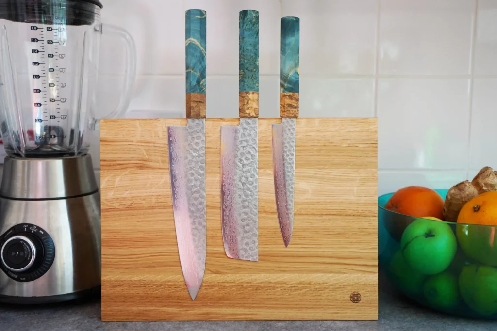 Magnetic knife block